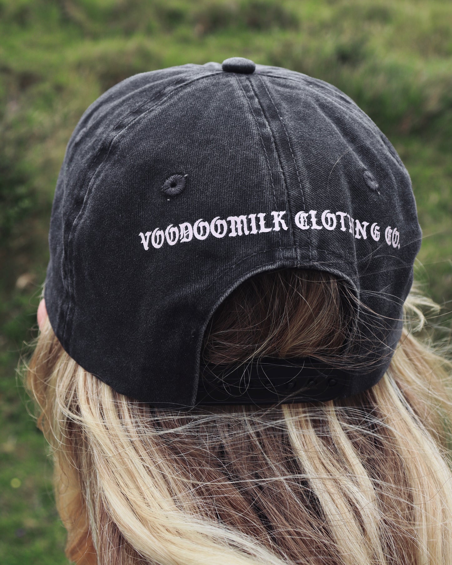 DISTRESSED - Cap (Washed Black & Baby Pink)