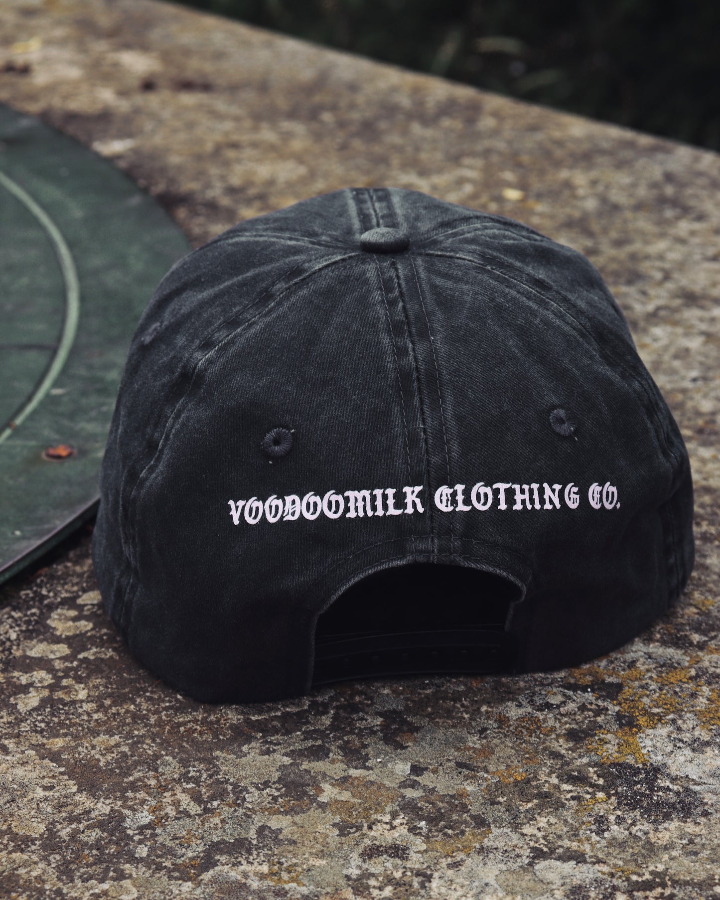 DISTRESSED - Cap (Washed Black & Baby Pink)