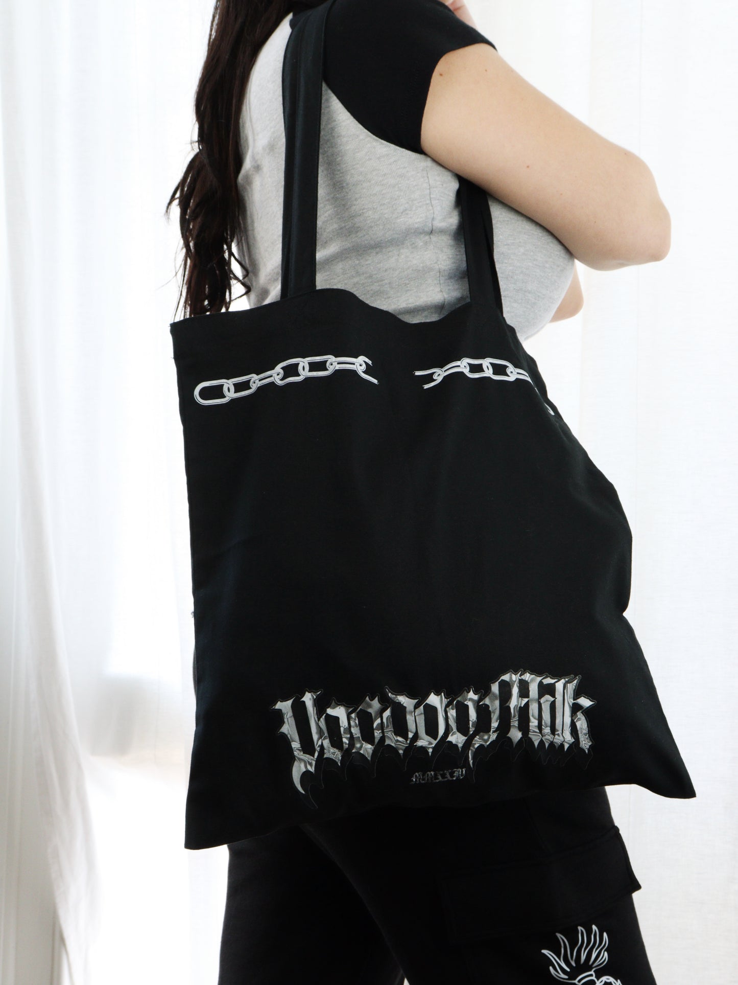 CHROME CRUSH TOTE BAG / BLACK