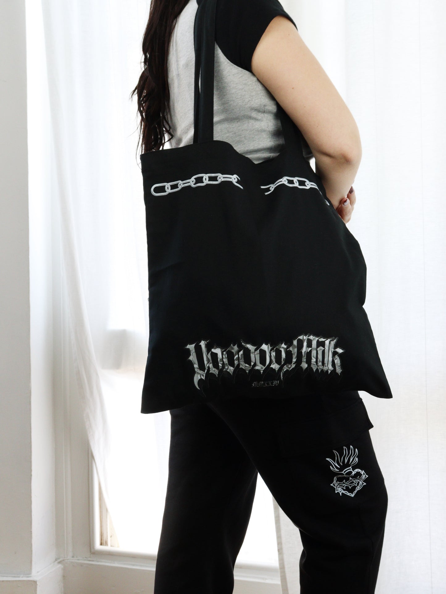 CHROME CRUSH TOTE BAG / BLACK